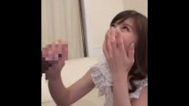 【センズリ鑑賞】チンポ見るのは久しぶり！フル勃起に興奮・・勝手に触って手コキフェラで射精をサポート！のthumbnail