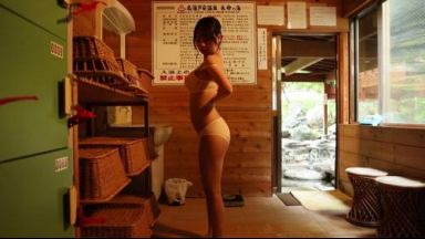 【永瀬みなも】四季折々の渓谷美、日常を離れ、自然に囲まれた心安らぐ宿で美白美女が入浴。のthumbnail