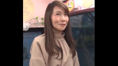 ♡44歳人妻の公開オナ「奥さん、久しぶりのSEXを僕としませんか…？その前にオナニー見せてよ♡」快楽地獄に堕ちていく完熟おマンコのthumbnail