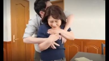 妻が不在の中、ふと目に入ったのは台所でしゃがむ義母のむっちりとしたお尻。その肉感的なラインに視線を奪われ、欲望を抑えらず襲ったwのthumbnail