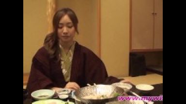 激かわな美人妻が温泉不倫旅行！浴衣姿がかわいい奥さんの人妻寝取られ不倫人妻エッチでマジイキまくり絶頂のthumbnail