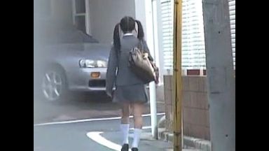 ツインテJCを通学バスで痴漢してレイプ【板野有紀 顔射 中学生】のthumbnail