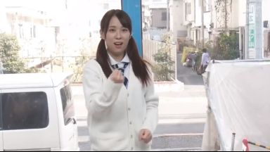 〚マジックミラー号〛　脱衣野球拳で負けたおさげ髪の女子高生がパイズリ　濃厚ザーメンをパイパンマンコ膣内注入のthumbnail