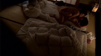 【ドキュメントモドキ】夜這い設定で盗撮風に撮影したAVのthumbnail