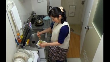 ☆人妻ナンパ☆　５０歳だという円熟味を増した爆乳デカ尻の豊満な肉体がひと際目を惹く欲求不満の完熟人妻がとびきりスケベな淫乱メス犬に豹変！浮気はダメだと分かっていながらも初めて会った息子世代の若い男の子とひとつになって絡み合う濃密セックスで激しく興奮したドスケベ人妻が魅せる淫らな姿を見逃すな！のthumbnail
