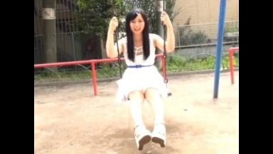 《臼井あいみ》発育途中のミニ系ＪＳロリ少女が、マンションの階段でロリコン男チンポをフェラ抜き!!のthumbnail