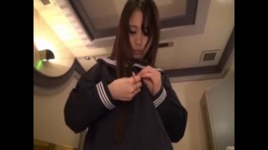 JKとホテルでわざわざセーラー服に着替えて着衣の変態プレイのthumbnail