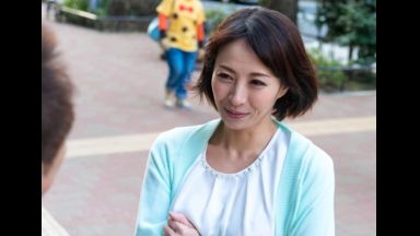 ３６歳だという清楚の裏に潜んでるスケベな本性が暴かれた美人奥さまがとびきりスケベな淫乱メス犬に豹変！泡白いマン汁が溢れ出す洗ってもないご無沙汰マ●コに快楽を与え続ける経験豊富なナンパ師に成熟した肉体と精神を完全支配された欲求不満の人妻が下品な絶頂ズラでイキ乱れる淫らな姿を見逃すな！のthumbnail