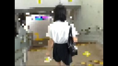 【JKレイプ】黒髪清楚なアイドル級制服美少女が満員電車で痴漢魔の餌食に！凌辱手マン調教にイキ潮地獄&鬼畜ピストン悶絶絶頂！のthumbnail