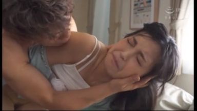 【並木塔子】《エロ動画×人妻･浮気》美人奥さんが夫とレス気味で若い男のチンポに我慢出来ず不貞に墜ちるｗのthumbnail