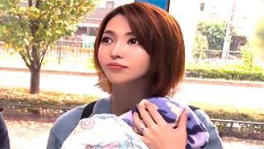 【マジックミラー号】スタイル抜群の巨乳ママが赤ちゃんを旦那に預けて不倫SEX！のthumbnail