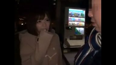 ♡素人ナンパ「10分間射精我慢出来たら…私に中出しさせてあげるけど…どう？」シコシコ…ドピュぴゅうぅっぅう…中出しいいよのthumbnail