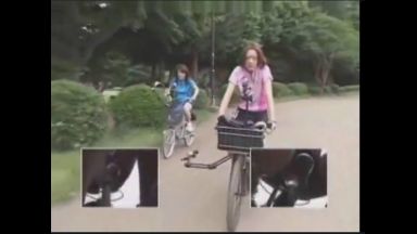 【熟女】サイクリング中に電マサドルにまたがったまま気持ちよすぎておもわず潮吹きしてしまう！【潮吹き】のthumbnail