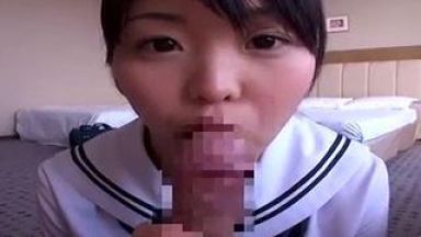 ロリ顔にセーラー服着せてフェラさせて口内射精する素人エロ動画のthumbnail