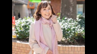 【熟女ナンパ】40代美魔女美女人妻を巧みに口説くエロ企画！夫を裏切り他人棒で膣内射精される淫乱浮気妻の不倫セックス！のthumbnail