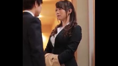 ！！商談が失敗して落ち込む僕に人妻上司が一泊した相部屋ホテルでカラダで慰めてくれた！！憧れの人に抱かれたのthumbnail