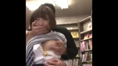 本屋で立ち読みJKにバイブで痴漢のthumbnail