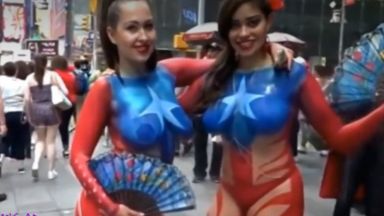 ハリウッドではこんなエロい女達が一緒に撮影してくれるらしいｗｗｗのthumbnail