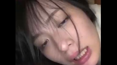 【早漏 美少女】２０才のドラッグストア店員が、即イキ暴走アクメ… 生チ●ポ挿入なら、少し腰振っただけで…イックぅ～…に…のthumbnail