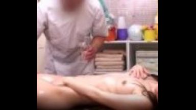 「え、、、これ本当にマッサージですか？あん…♡」悪徳マッサージ師に騙され、ちんぽハメられてしまった巨乳美女///のthumbnail