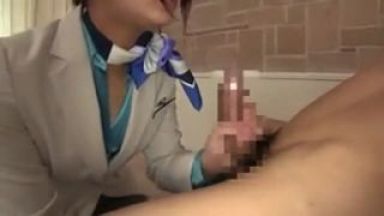 パンチラしながらサービスしてくれるめっちゃエッチなお姉さんにご奉仕手コキフェラ抜きさせまくりド変態のthumbnail