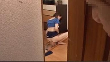 芦名ユリア ディルドオナニーを覗いてるのがバレ友達のお姉ちゃんとSEXしちゃうのthumbnail