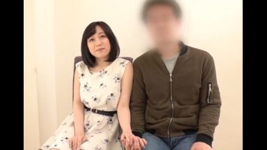 「あなた…本当にいいのね♡」妻を売る旦那…3Pで抱かれる妻は夫に観られながら愛液垂れ流してチンポでイキ狂うのthumbnail