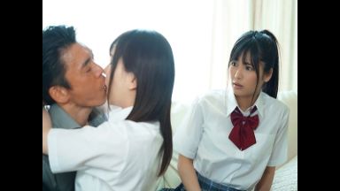 【近親相姦】「お父さんとHは普通でしょ？」制服JKが友達の前で実父と濃厚SEX！パイパンマンコに生中出しで妊娠不可避！のthumbnail