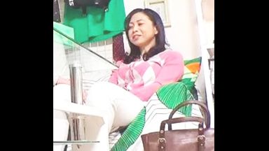 ♡50歳の人妻に中出し「こんなおばさんを抱いてくれるの？…♡」大人しい清楚なお母さんのご無沙汰おマンコに中だししちゃうのthumbnail