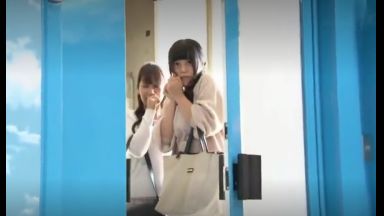 【MM号】素人JDに声かけてマジックミラー号でデカチンオナニー鑑賞♡ムラムラしてきてそのままバックで強引にパコられる♡のthumbnail