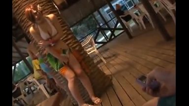 ♡「お願い今はダメ…バレちゃう♡」リモコンバイブを挿入された海の家のバイト…コッソリ隠れてオナで発散しちゃう…ちんぽ頂戴のthumbnail