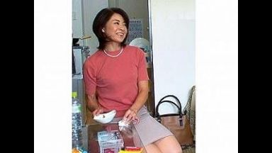 家事代行にきた清楚系熟女妻にお願いしてセックス盗撮！おいしそうにフェラしてから久々のおちんぽに本気イキのthumbnail