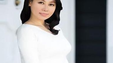 仲井ひとみ 四十路熟女の美人な専業主婦を初撮り！フル勃起した浮気ちんぽを濃厚フェラチオのthumbnail