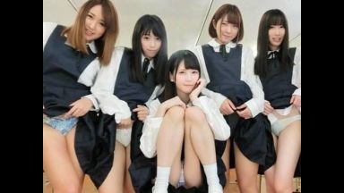 【小悪魔・ハーレム】パンティを見せつけ挑発してきた女子高生集団が淫語責めにしセンズリを強要され寸止めを指示され。。。のthumbnail