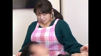 【熟女】おばさんレンタルの40代美魔女美女人妻を盗撮隠し撮り！ベッドで膝枕お願いからなし崩しにハメるエロ不倫セックス！のthumbnail