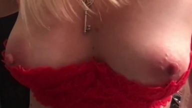 金髪の白人女性おっぱいをずっとアップで見せましょうｗｗｗのthumbnail