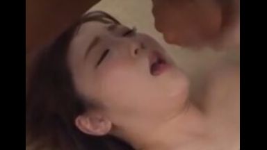 【野外顔射】プールサイドでお顔にザーメンかけられちゃいます！！佐倉絆が黒人と青空ハメ！のthumbnail