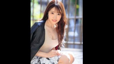 ２６歳だという平日は表参道できっちりスーツを着てOLとして働いてるとってもキレイな美人奥さまがとびきりスケベな淫乱メス犬に豹変！結婚してから抱いてくれなくなった旦那さんとの夫婦生活で溜まった性欲が抑えきれずにAV出演した欲求不満の人妻が魅せる淫らな姿を見逃すな！のthumbnail