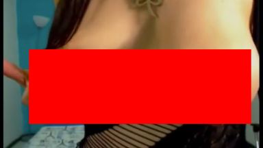 ヤベェ！こんなに左右の大きさの違うおっぱいを見たのは初めてだｗｗｗのthumbnail