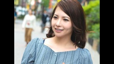 【人妻ナンパ】清楚美人な20代奥さんをGET！巧みに口説きなし崩しに他人棒生ハメのエロ浮気妻に不倫セックスで中出し！のthumbnail