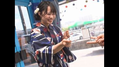 【マジックミラー】花火大会へ向かうほろ酔い美少女が羞恥野球拳対決！エロミッションからなし崩しにハメる浴衣着衣セックス！のthumbnail