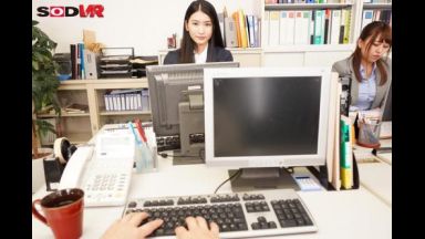 【VR】女同僚の生着替え覗きと美人先輩OLの本庄鈴とのイチャラブSEX体験のthumbnail