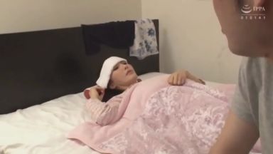 夏風邪をひいてしまった熟女を手籠めにする人妻寝取られ不倫人妻生ハメ生中出し巨乳人妻パイズリ手コキフェラ抜きのthumbnail