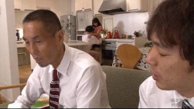 ＜ヤリマン妻×NTR＞嫁は俺の知らない所で部下の男の子を次々寝取るビッチ妻だった事を未だに知らない…のthumbnail