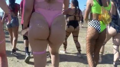 フェスの女性達のお尻が可愛すぎたので盗撮中ですｗｗｗのthumbnail