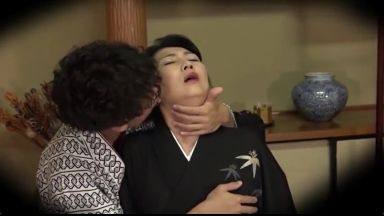 【伊織涼子】和服の熟女が股間を弄られてアヘアへ・・お口とオマンコはザーメンを吸い出す吸精器！のthumbnail