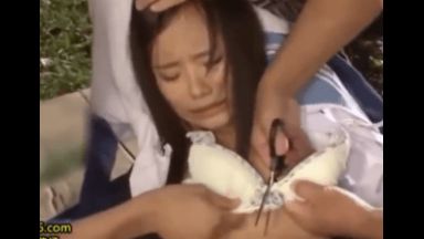 【個人撮影】アイドル級美少女JKを次々と襲う魔の手。衝撃的集団レイプ映像が流出。のthumbnail