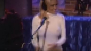 服の上から乳首のポッチが見えている女達がエロ過ぎるｗｗｗのthumbnail