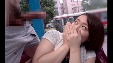 ☆人妻ナンパ☆　２９歳だというご主人に内緒の乱交セックスで性的欲望が覚醒した美人奥さまがとびきりスケベな淫乱メス犬に豹変！浮気はダメだと分かっていながらも女のツボを知り尽くした経験豊富な男優たちにご無沙汰マ●コを虐め抜かれて激しく興奮した欲求不満のドスケベ人妻が魅せる淫らな姿を見逃すな！のthumbnail