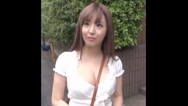 ！！揺れるおっぱいの女子大生に生中だし懇願…発情した思春期おマンコは愛液をトロトロに溢れさせて精子を搾り取っちゃうのthumbnail